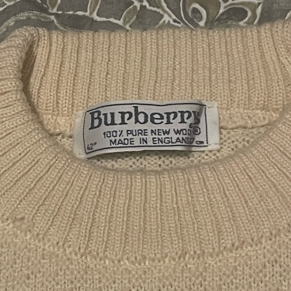 Authentic Burberry large crest 100% wool sweater - Picture 3 of 6